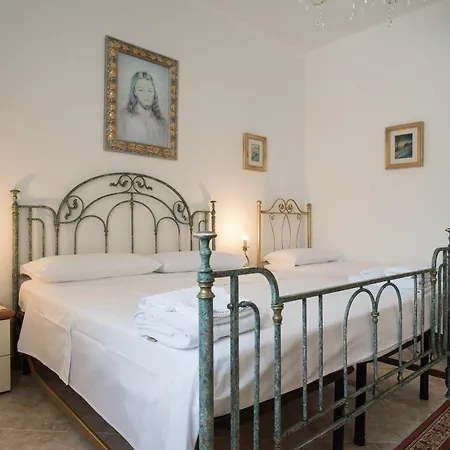 Cristina Hotel *