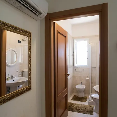 Cristina Hotel *